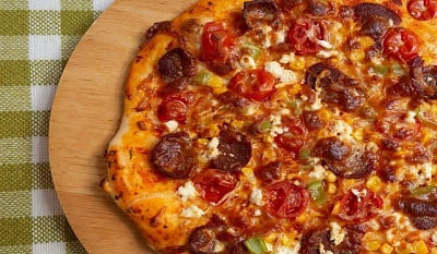 طريقة عمل بيتزا البيبروني والفليفلة