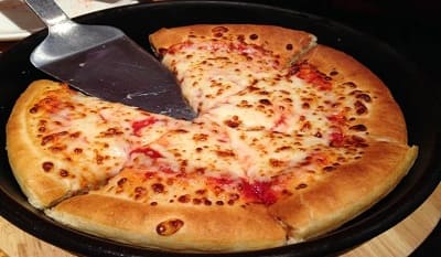 طريقة عمل البيتزا الهشة